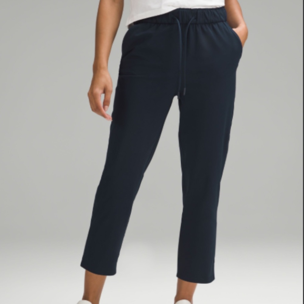 Lululemon Stretch High-Rise Crop (23”) - navy (size 4)